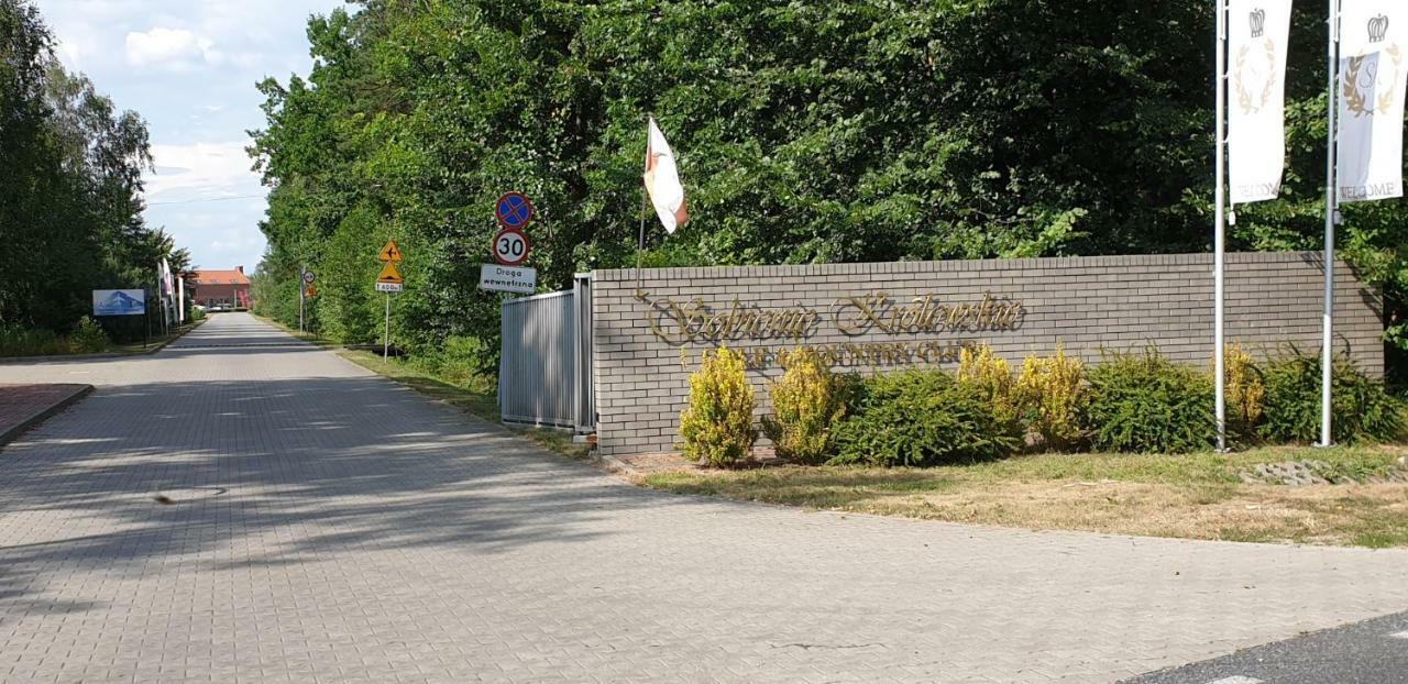 Apartgolf Sobienie Krolewskie Sobienie Szlacheckie Exterior photo